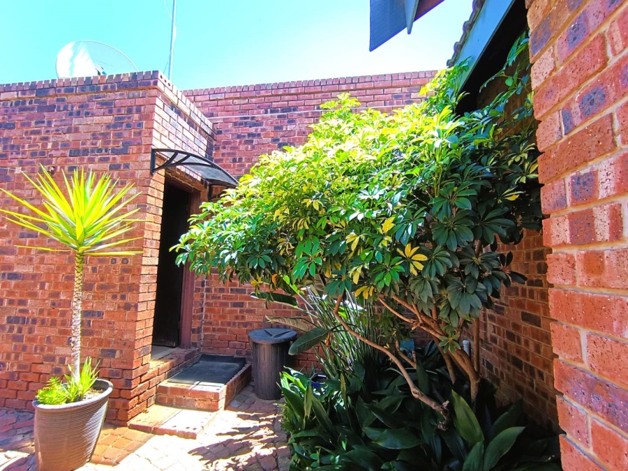 4 Bedroom Property for Sale in Pentagon Park Free State